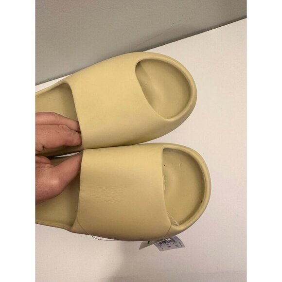 YEEZY \